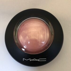MAC Cosmetics Blush in Soft Pink